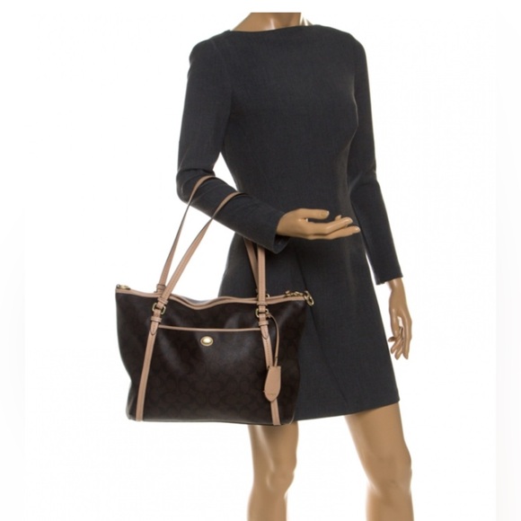Coach Handbags - 💼Coach Peyton Signature Pocket Tote Brown Canvas Tan Leather Trim
🌵 Description